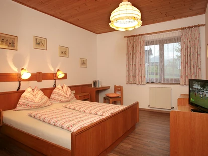 Pensionen - Parkplatz: kostenlos bei der Pension - Leogang - A'nette Pension, eine familienfreundliche Pension, direkt an der Abzweigung nach Kaprun gelegen, ein Paradies für Familien. - A`nette Pension in Piesendorf/Kaprun